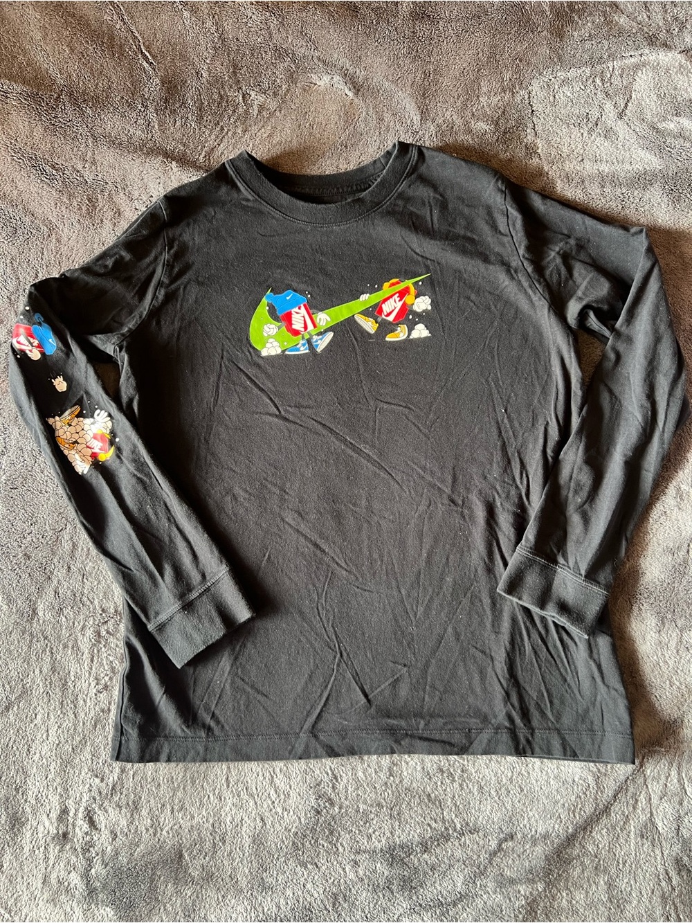 Nike Boys Long Sleeve Tee XL 16-18 Black Cartoon Swoosh Graphic Shirt